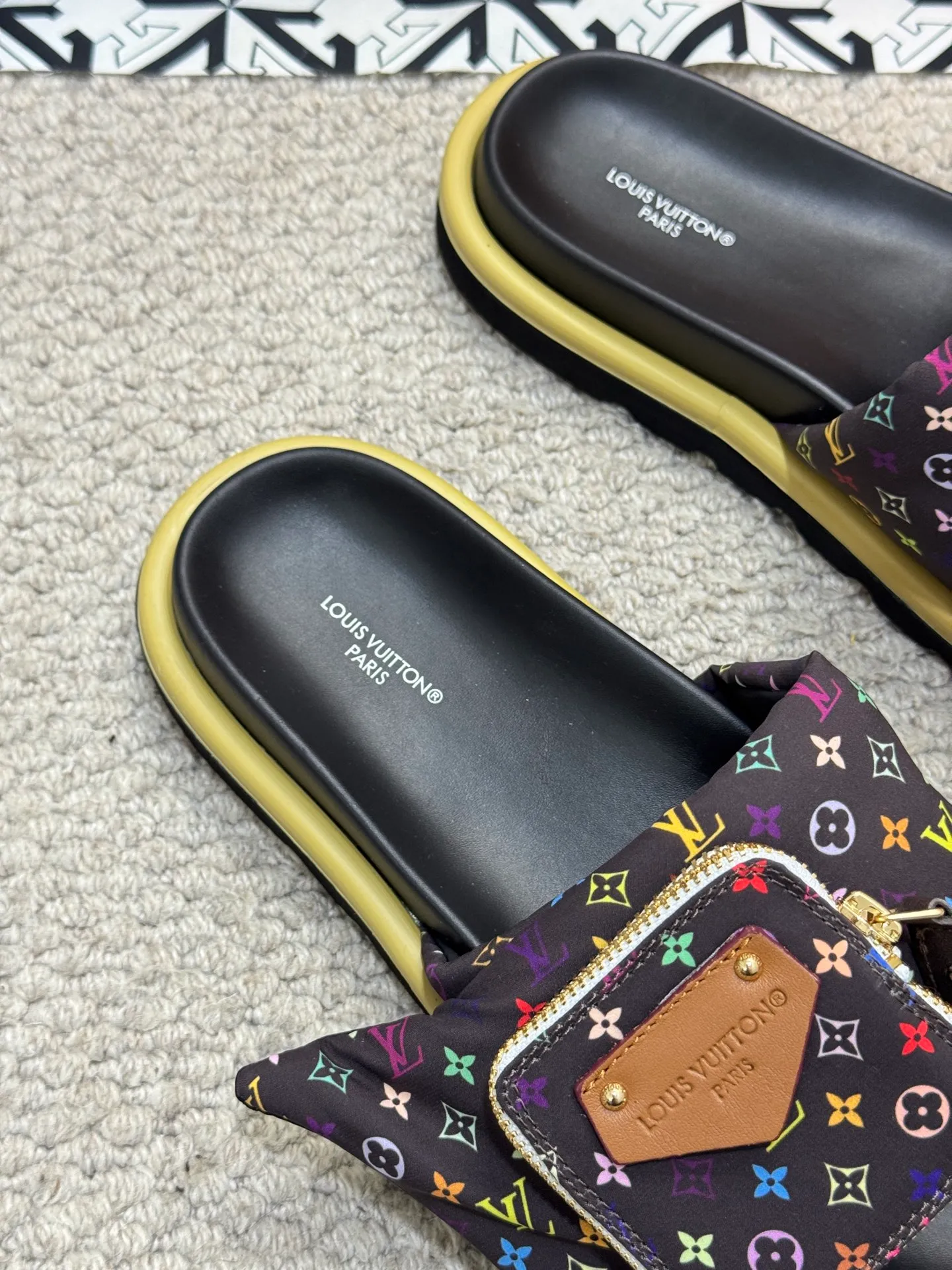 Men's shoes 💰400 [New style] 🦇🦇Top original order [Louis Vuitton] Couple style 👫Spring and summer style🎯🎯As an active family in the fashion industry ⭐ Lv is characterized by bold innovation ⚡Fabric down cloth🔥 Combined outsole, clean and tidy ⚡Fashionable and generous🌹Multiple colors available..Size: 36-44 (45 customized